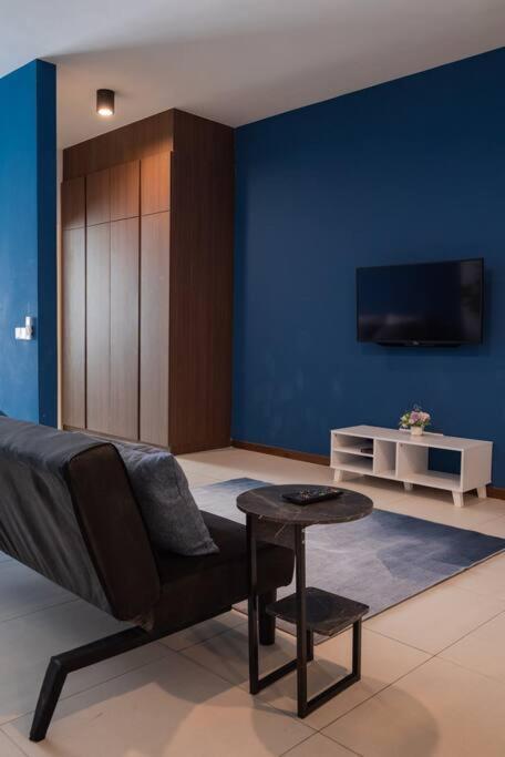 Deluxe Seaview Suite Twin Bed By The Only Bnb Tanjung Tokong Esterno foto
