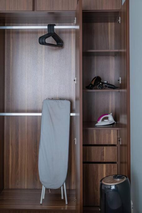 Deluxe Seaview Suite Twin Bed By The Only Bnb Tanjung Tokong Esterno foto