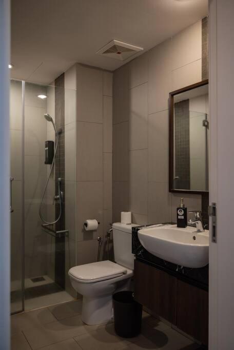 Deluxe Seaview Suite Twin Bed By The Only Bnb Tanjung Tokong Esterno foto